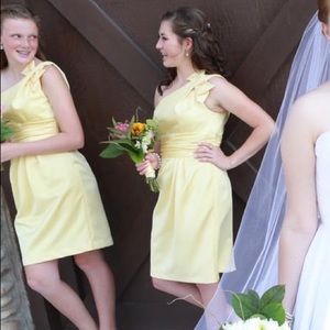 Light yellow bridesmaid dress. Great condition!